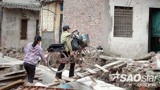 500m đường thi công 4 năm chưa xong: Dân khốn khổ vào nhà bằng thang, sống trong ô nhiễm! Ảnh 2