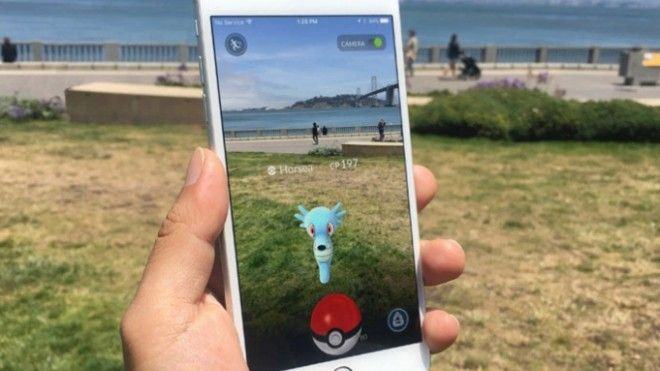 Mải chơi Pokemon Go, một chàng trai Hong Kong bị ngã xuống sông Ảnh 2