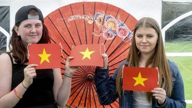 Gia đình phượt thủ người Anh tử nạn ở Việt Nam thành lập quỹ hỗ trợ người H'Mong Ảnh 2