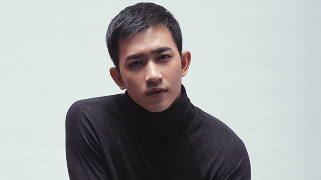 Chỉ với trang phục sắc trắng - đen, Võ Cảnh khoe trọn vẻ đẹp 'nam thần' Ảnh 2