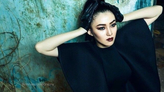 Dù mang vẻ đẹp dịu dàng, Lê Hà vẫn cá tính bất ngờ trong màu son đỏ thẫm Ảnh 2