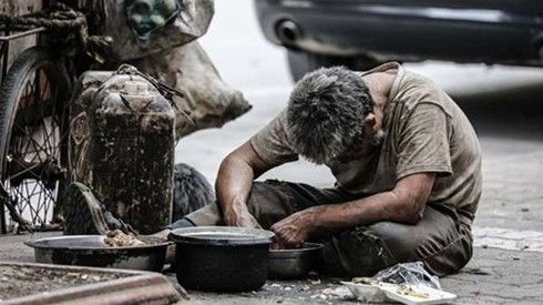 Cha ăn mày chết cháy cùng 700 triệu, hai con trai bất hiếu chết lặng Ảnh 2