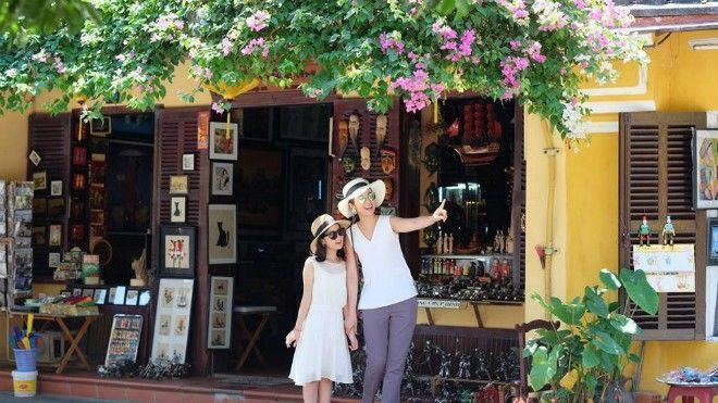 Theo chân Uyên Linh, Ngọc Hân tận hưởng mùa hè ở Hội An Ảnh 2