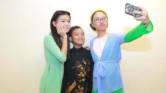 Lần đầu ra Hà Nội, Hồ Văn Cường thân thiết với 'chị Bảy' Phương Mỹ Chi Ảnh 2