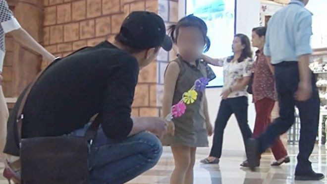 Tiết lộ gây sốc vụ bé gái mất tích bí ẩn trước cổng trường Ảnh 2