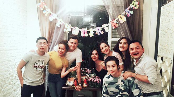 Hoàng Thùy Linh - Mai Phương Thúy quây quần đón sinh nhật bên 'hội bạn thân' Ảnh 2