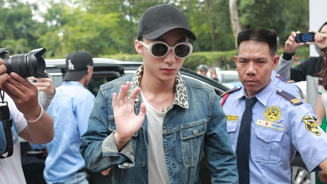 Giữa tâm bão scandal, Sơn Tùng vẫn xuất hiện bình tĩnh và bảnh bao Ảnh 2