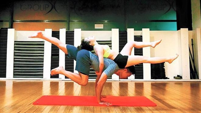 Cô nàng Việt nghiện gym, cõng chồng 74kg nhẹ như lông hồng Ảnh 2