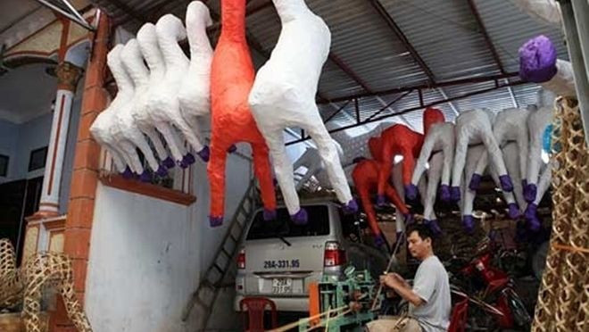 Chợ 'âm phủ' nóng hừng hực trước ngày rằm tháng 7 Ảnh 2