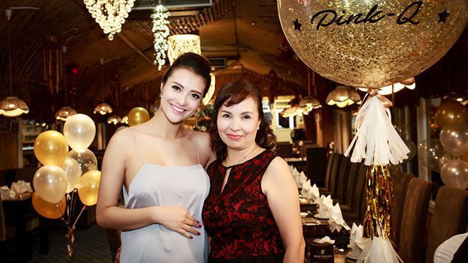 Bà bầu Hồng Quế hạnh phúc đón sinh nhật bên gia đình Ảnh 2