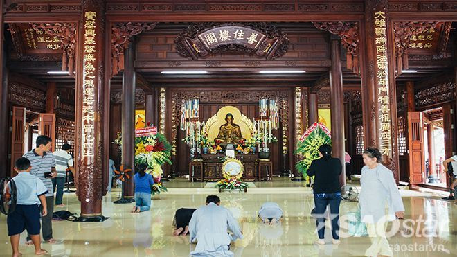 Mùa Vu Lan, viếng ngôi chùa gỗ quý mang phong cách Huế đẹp nhất Sài Gòn Ảnh 2