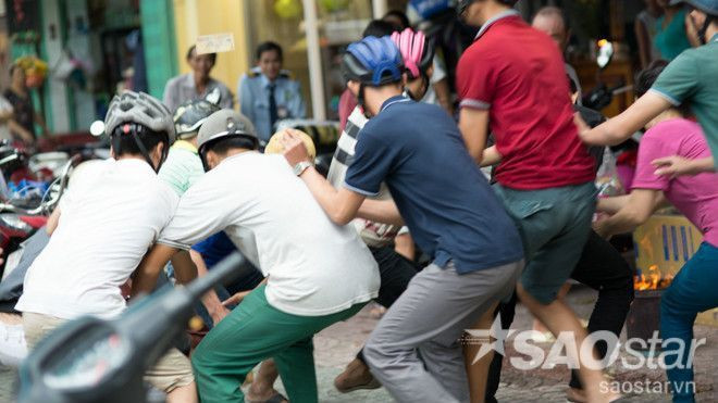 Cận cảnh 'cô hồn sống' đại náo thành phố khi vào mùa Ảnh 2