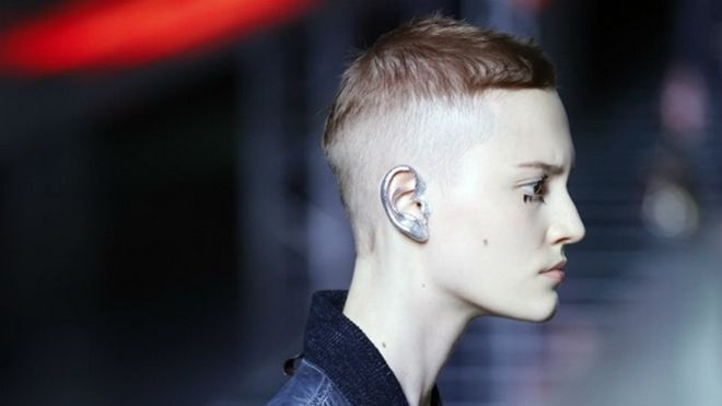 Điểm nhấn mới cho gương mặt với ý tưởng trang điểm vành tai Ảnh 2