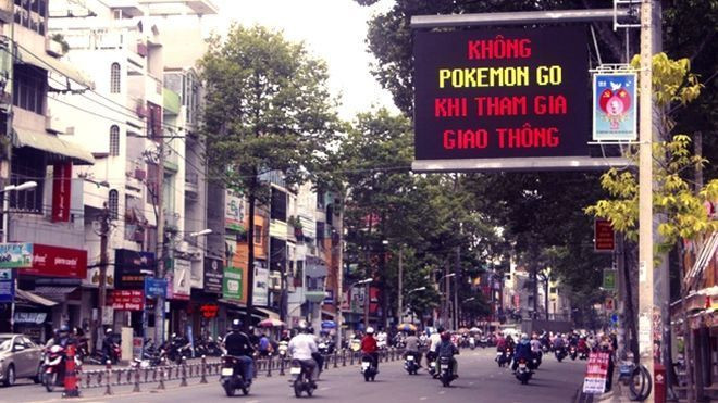 'Không Pokemon Go khi tham gia giao thông' - Sài Gòn chính thức có biển cảnh báo game thủ trên đường phố Ảnh 2