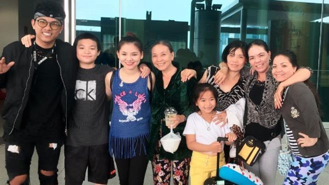 Minh Như 'xa rời vòng tay' của mẹ, tương lai sẽ sang Mỹ định cư Ảnh 2