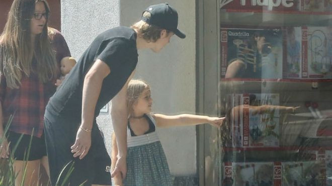 Tiểu thư Harper xinh xắn dạo phố cùng anh cả Brooklyn Ảnh 2