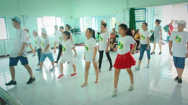 Noo Phước Thịnh rèn vũ đạo cho học trò trước vòng Đối đầu The Voice Kids Ảnh 2