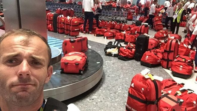 Đội tuyển Anh vinh quang trở về từ Rio 2016 và gặp phải tình huống không ngờ tại sân bay Ảnh 2