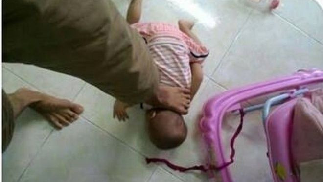 Sau li hôn, chồng hành hạ con trai hơn 1 tuổi rồi chụp hình gửi cho vợ, đe dọa bỏ đói con Ảnh 2