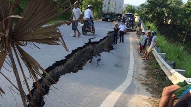 Xuất hiện vết nứt sâu kéo dài 30 mét trên Quốc lộ ở Yên Bái Ảnh 2