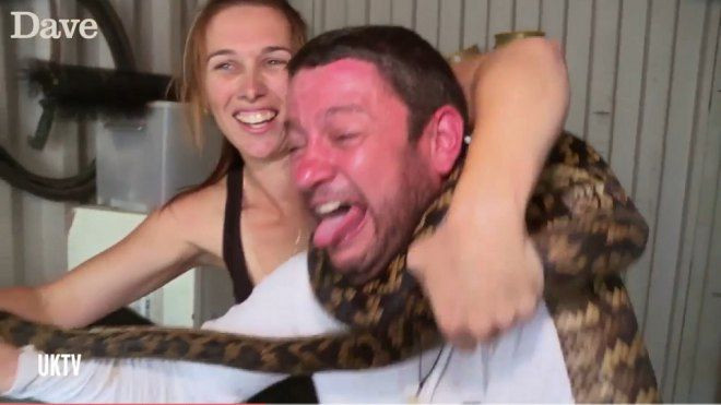 Trăn siết cổ người trong show truyền hình Australia Ảnh 2