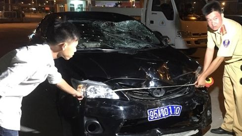 Ô tô biển xanh gây tai nạn, 3 người thương vong Ảnh 2