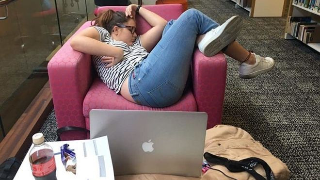 Nữ sinh ngủ gật trở thành hiện tượng ảnh chế mới Ảnh 2