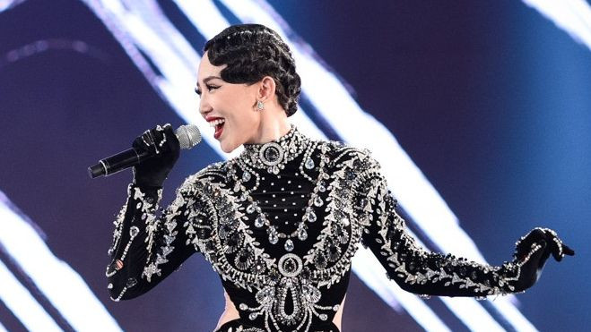 Tóc Tiên khiến fan choáng ngợp khi diện bodysuit đính kết từ 5000 viên đá Ảnh 2