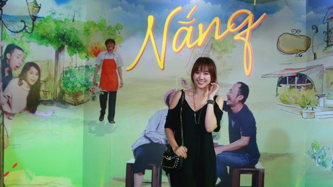 Vắng Trấn Thành, Hari Won xuất hiện chớp nhoáng chúc mừng phim 'Nắng' Ảnh 2