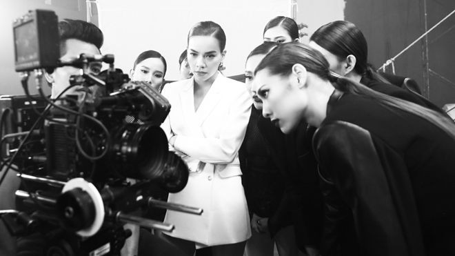 Lilly Nguyễn cùng team Hà Hồ chỉ ngủ được 10 phút khi quay MV 'bom tấn' Ảnh 2