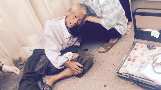 Chèn gãy chân cụ già 90 tuổi, tài xế kéo nạn nhân rồi thản nhiên bỏ đi Ảnh 2