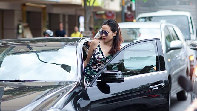 Lưu Hương Giang một mình lái xe sang đi mua sắm chuẩn bị cho lần tái xuất Ảnh 2