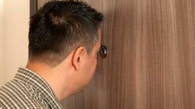 Chủ khách sạn nhìn trộm khách quan hệ suốt 29 năm Ảnh 2