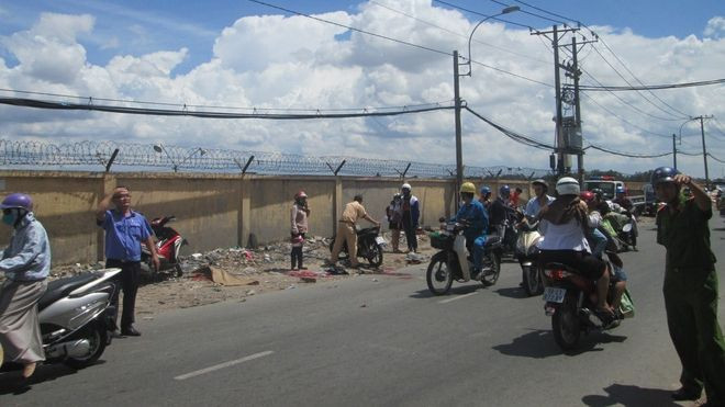 TP.HCM: Cô gái gào khóc bên thi thể người yêu bị xe rác cán chết Ảnh 2