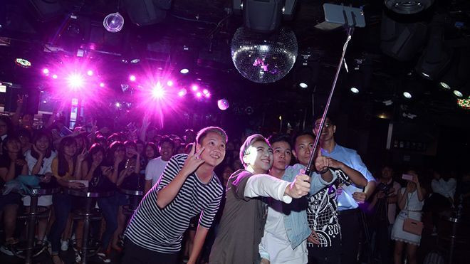 Soobin Hoàng Sơn rủ Quang Anh, JustaTee đón sinh nhật sớm cùng fan Hà Nội Ảnh 2