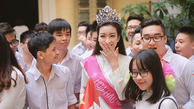 Hoa hậu Đỗ Mỹ Linh lần đầu tiết lộ về thời đi học ngủ gật, bị ghi sổ đầu bài Ảnh 2