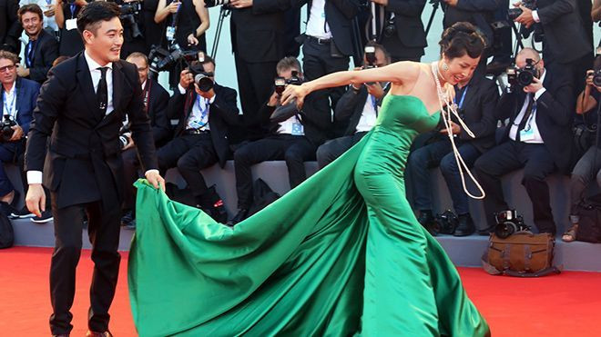 Chết cười với mỹ nhân Hoa ngữ liên tục làm trò lố tại LHP Venice Ảnh 2