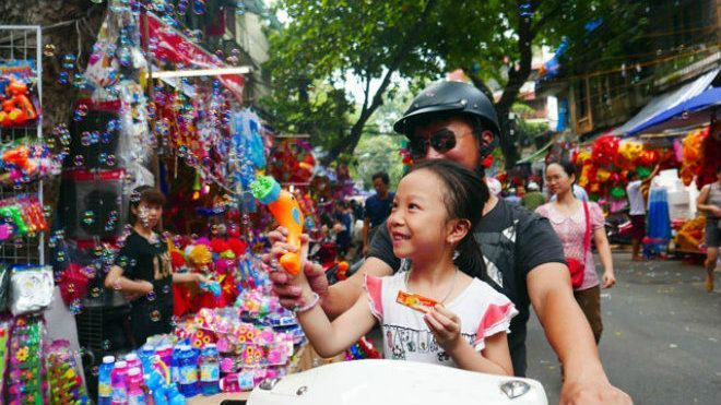 Trước Trung thu, súng bắn bong bóng Trung Quốc độc hại rất đắt hàng Ảnh 2