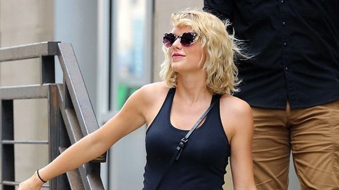 Taylor Swift cười ‘hả hê’ sau khi chia tay Tom Hiddleston Ảnh 2