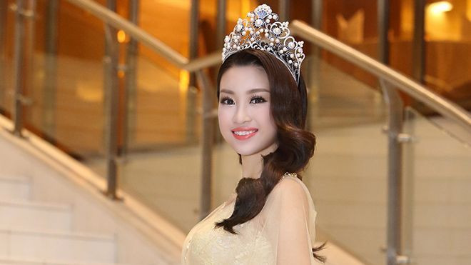 Hoa hậu Đỗ Mỹ Linh khoe nhan sắc 'vạn người mê' trong lần đầu đi sự kiện Ảnh 2