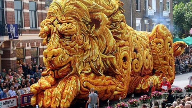 Chiêm ngưỡng những xe hoa khổng lồ trên đường phố Hà Lan Ảnh 2
