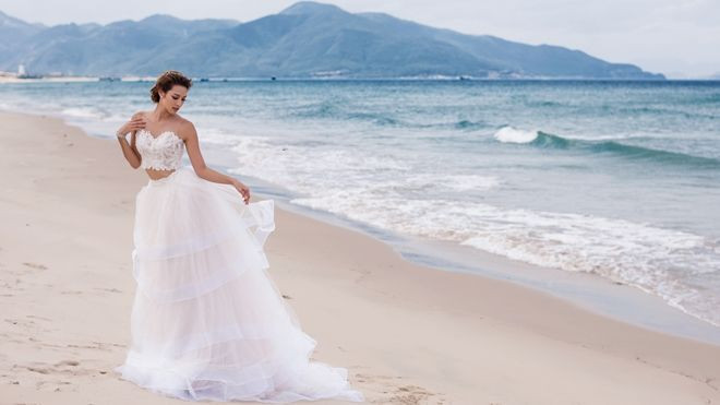 Lilly Nguyễn bất ngờ hóa thân thành cô dâu với trang phục váy cưới Ảnh 2