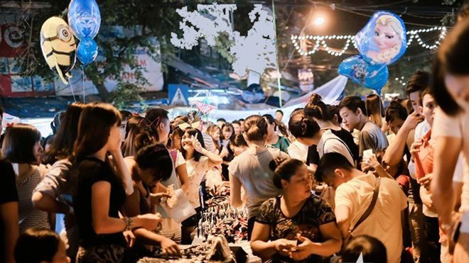 Hà Nội: 'Vỡ trận' phố Hàng Mã trước đêm Trung thu Ảnh 2