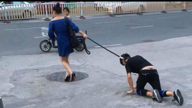 Dân mạng 'ném đá' vì hành động 'lạ' của một phụ nữ Trung Quốc Ảnh 2