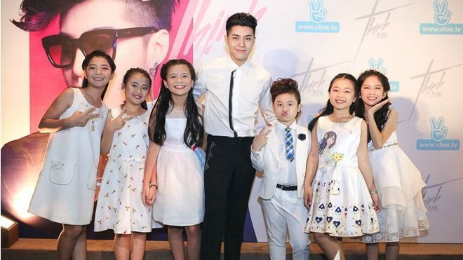 Dàn học trò nhí xúng xính váy áo đến chúc mừng HLV Noo Phước Thịnh Ảnh 2