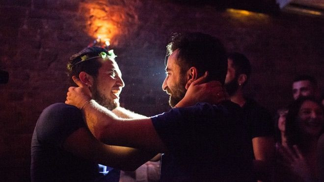 Chia ly rồi tái hợp, chuyện tình cặp đôi đồng tính này sẽ khiến bạn tin vào tình yêu có thực! Ảnh 2