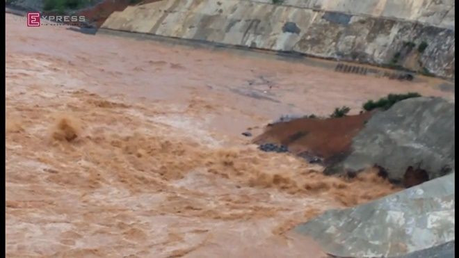 Sức tàn phá khủng khiếp của lũ thủy điện Sông Bung 2 Ảnh 2