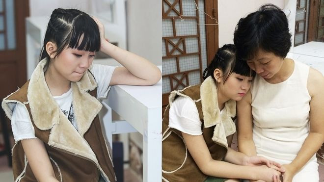 Rời sân khấu, Kim Anh buồn bã ôm chặt mẹ trong hậu trường The Voice Kids Ảnh 2