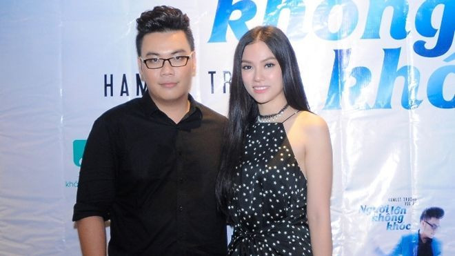 Thu Thủy cổ vũ Hamlet Trương hát bolero trong album 'Người lớn không khóc' Ảnh 2