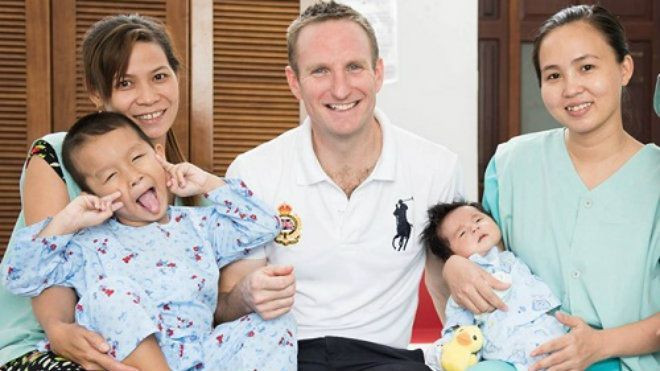 Người đàn ông Anh đạp xe quyên góp hơn 1,5 tỷ đồng phẫu thuật tim trẻ em Việt Nam Ảnh 2